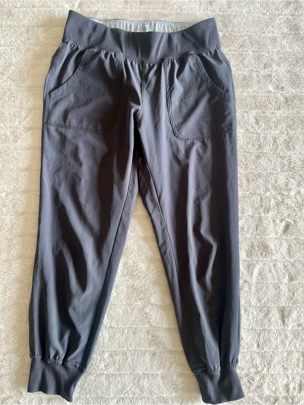 Calvin Klein Performance Quick-Dry Gray Elastic Waist Cropped Jogger Pants - Picture 14 of 14